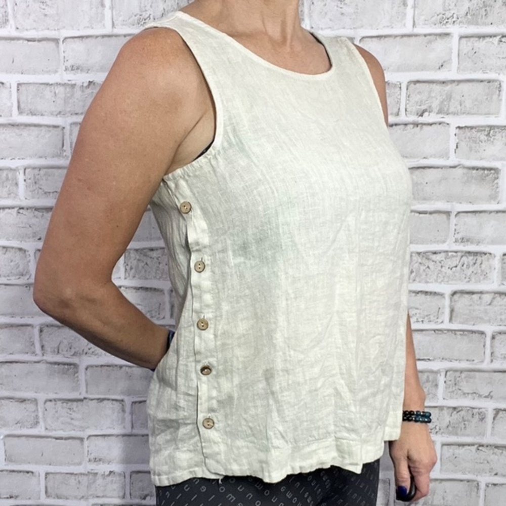 |•CHARLIE B•| 100% Linen Sleeveless Button Sides Top Size Small